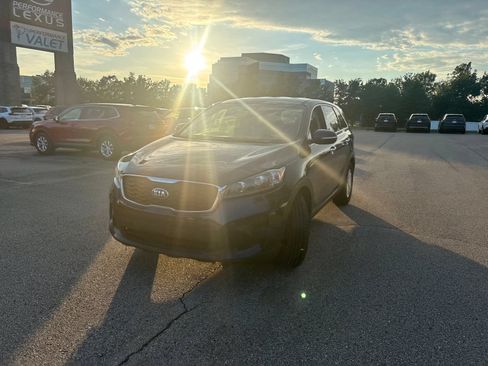 Used 2019 Kia Sorento FWD V6 image 14