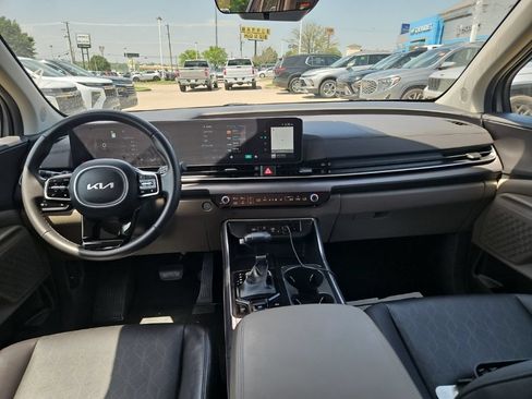 Used 2025 Kia Carnival SX FWD image 5