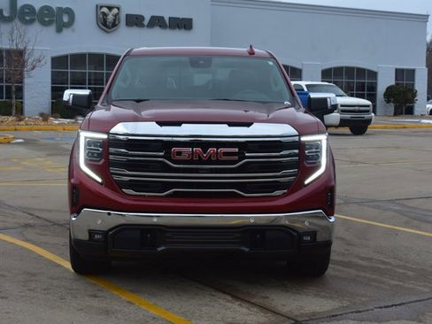 Used 2023 GMC Sierra 1500 SLT image 2