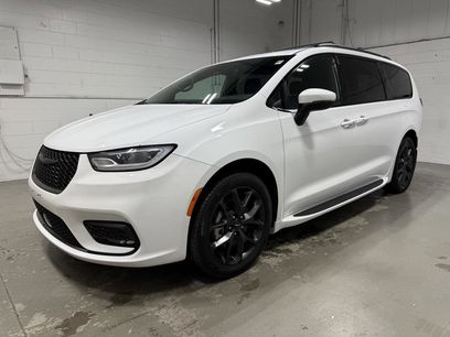 Used 2023 Chrysler Pacifica Touring-L w/ S Appearance Package