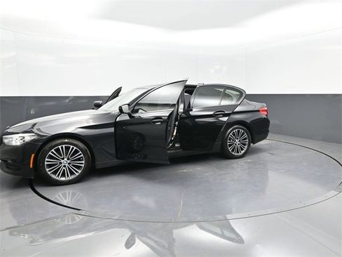 Used 2018 BMW 530i xDrive image 25