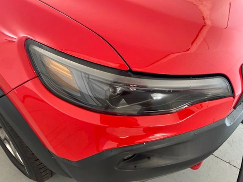 Used 2019 Jeep Cherokee Trailhawk AWD/4WD image 34