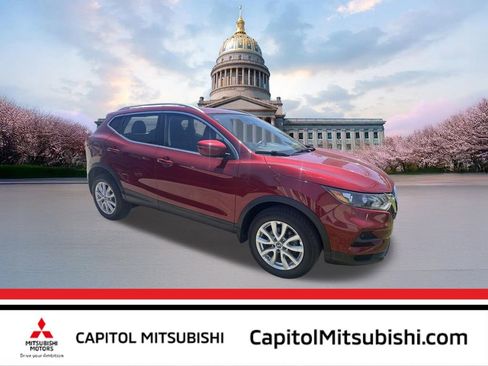 Used 2020 Nissan Rogue Sport SV FWD image 1