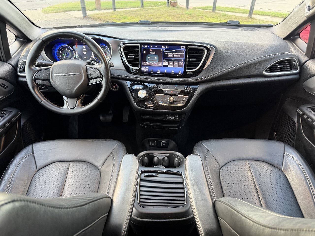 Used 2021 Chrysler Pacifica Touring-L w/ S Appearance Package FWD image 10
