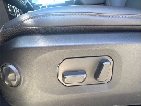 Used 2025 Jeep Gladiator Rubicon AWD/4WD image 12