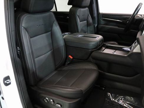 Used 2023 GMC Yukon Denali w/ Denali Reserve Package image 21