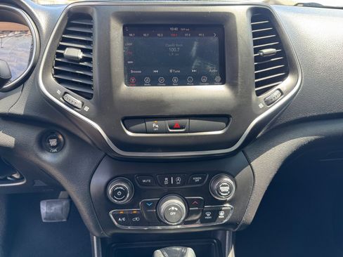 Used 2020 Jeep Cherokee Latitude Plus FWD image 18