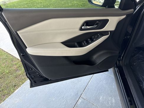 Used 2023 Nissan Rogue SV w/ SV Premium B Package FWD image 13