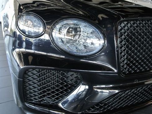 Used 2023 Bentley Bentayga AWD/4WD image 8