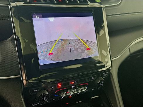 New 2025 Jeep Grand Cherokee Altitude image 15