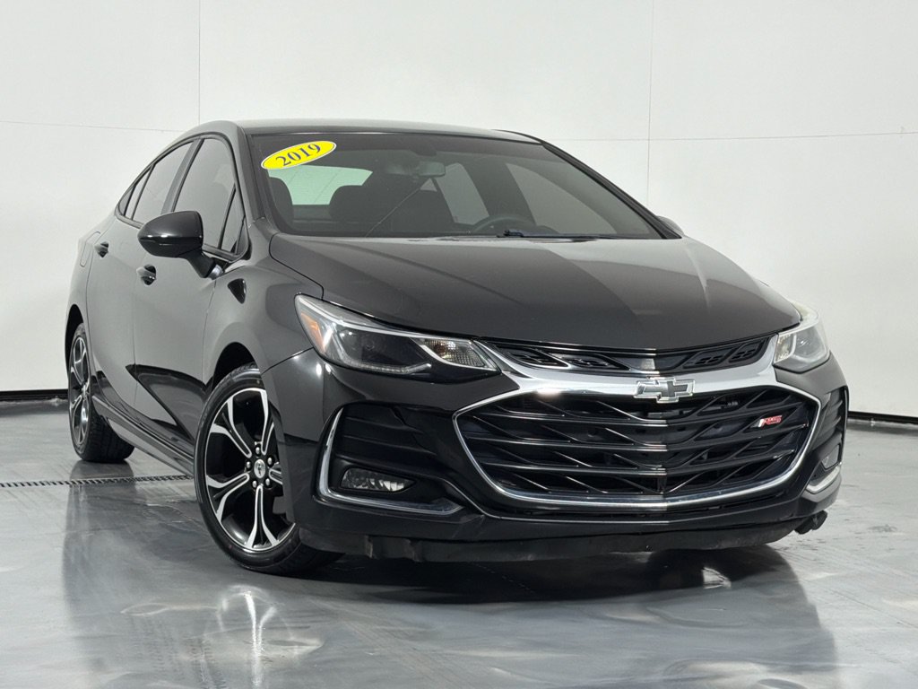 Used 2019 Chevrolet Cruze LT w/ RS Package FWD image 2