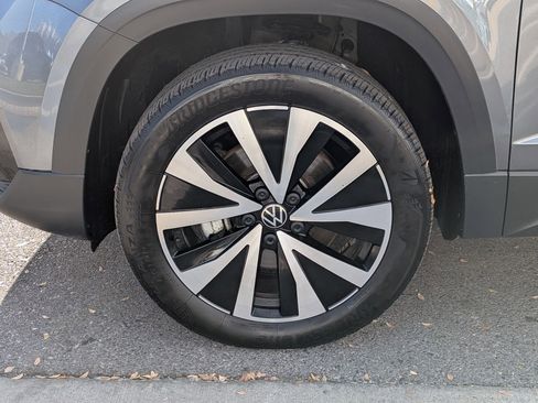 Certified 2023 Volkswagen Taos SE w/ Panoramic Sunroof Package image 14