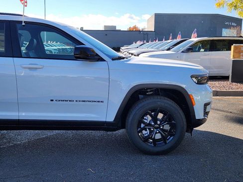 New 2025 Jeep Grand Cherokee L Altitude image 38