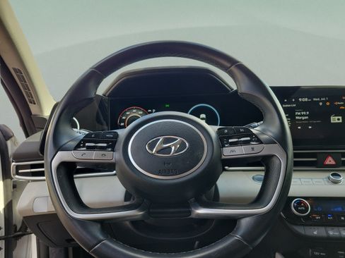 Used 2022 Hyundai Elantra Limited FWD image 12