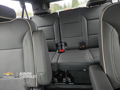 New 2026 Chevrolet Suburban Premier AWD/4WD image 23