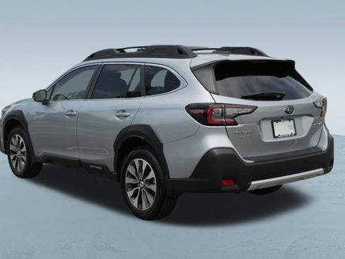 Used 2025 Subaru Outback Limited AWD/4WD image 6