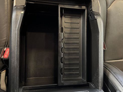 Used 2015 Ford F150 Platinum w/ Equipment Group 701A Luxury image 36