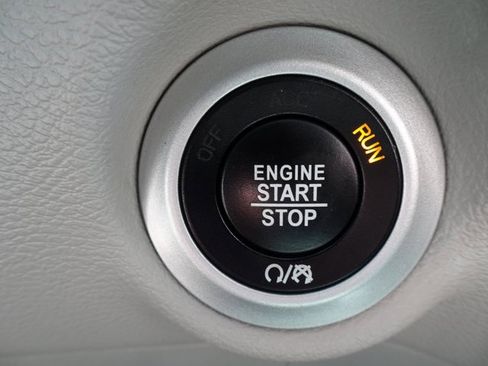 Used 2017 Chrysler Pacifica Premium image 27