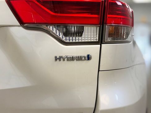 Used 2019 Toyota Highlander LE w/ Protection Package #3 AWD/4WD image 6