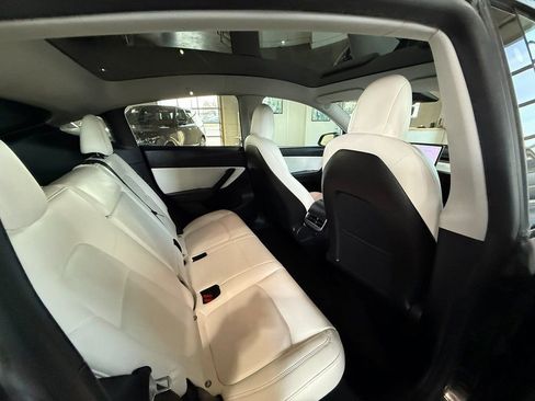 Used 2020 Tesla Model Y Long Range image 13