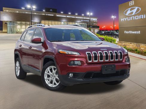 Used 2016 Jeep Cherokee Latitude FWD image 3