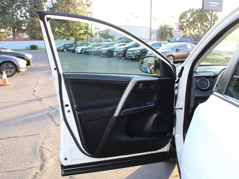 Used 2016 Toyota RAV4 LE image 2