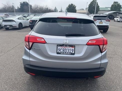 Used 2018 Honda HR-V EX image 6
