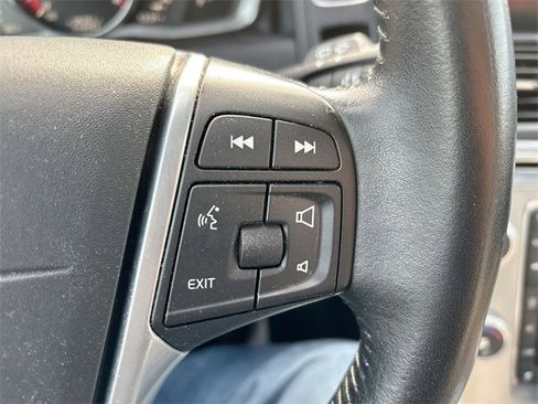 Used 2017 Volvo XC60 T5 Dynamic w/ Preferred Option Package image 31