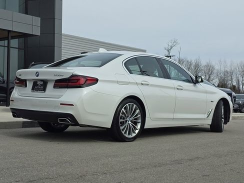Used 2023 BMW 530e xDrive w/ Premium Package image 26
