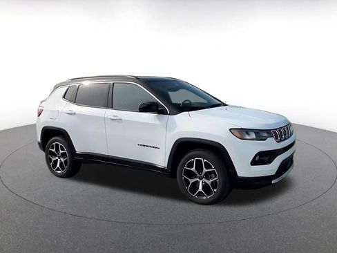 Used 2025 Jeep Compass Limited AWD/4WD image 2