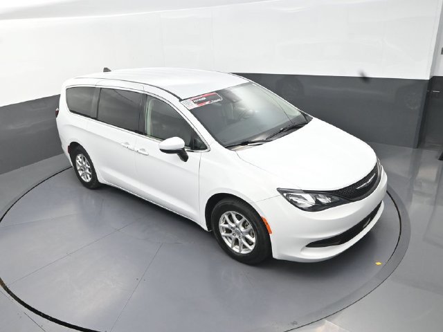 Used 2023 Chrysler Voyager LX FWD image 11