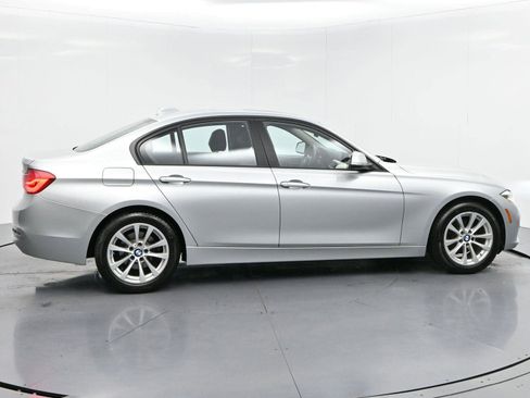 Used 2018 BMW 320i xDrive Sedan w/ Convenience Package AWD/4WD image 8