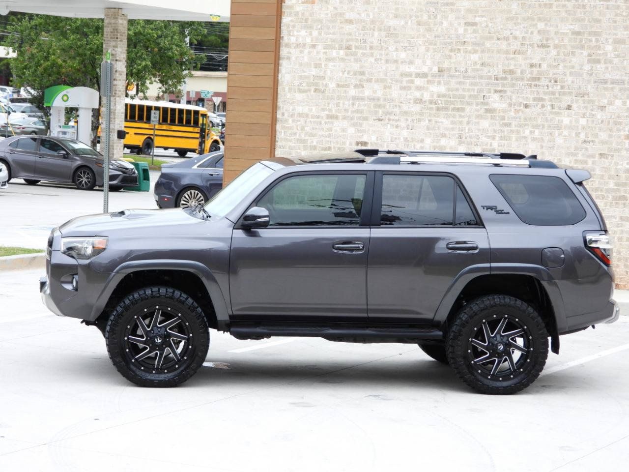 Used 2018 Toyota 4Runner TRD Off-Road Premium AWD/4WD image 41