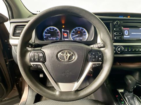 Used 2019 Toyota Highlander LE image 17