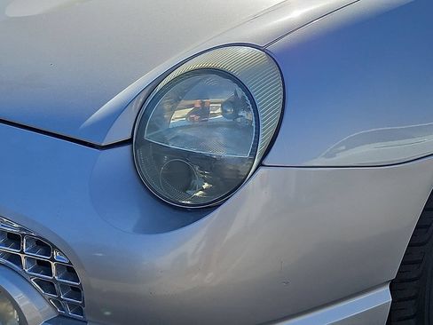 Used 2005 Ford Thunderbird RWD image 3