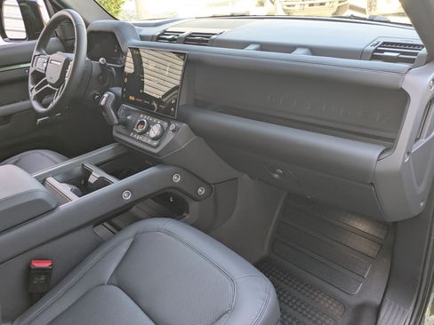 New 2026 Land Rover Defender 110 X-Dynamic SE AWD/4WD image 34