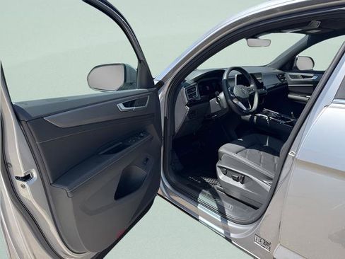 New 2025 Volkswagen Atlas Cross Sport SE image 6