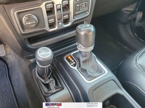 Used 2021 Jeep Wrangler Unlimited Sahara w/ Uconnect 4C Nav & Sound Group AWD/4WD image 23