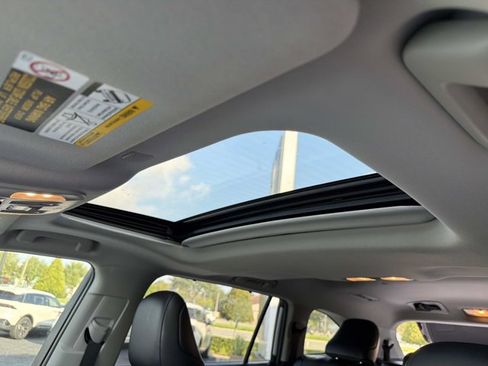 Used 2021 Toyota Highlander XLE FWD image 33