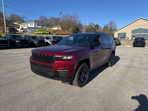 New 2025 Jeep Grand Cherokee L Limited w/ Trailer Tow Package image 3