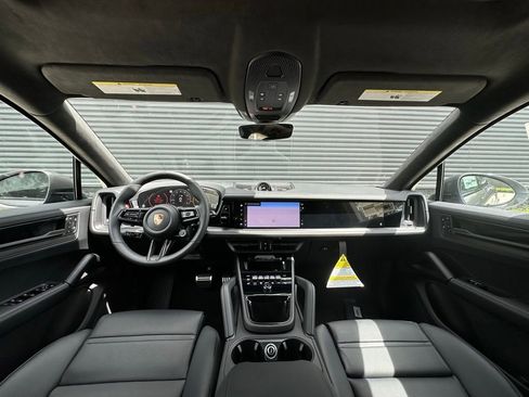 Used 2025 Porsche Cayenne GTS image 35