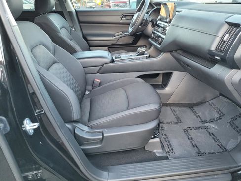 Used 2024 Nissan Pathfinder SV AWD/4WD image 20