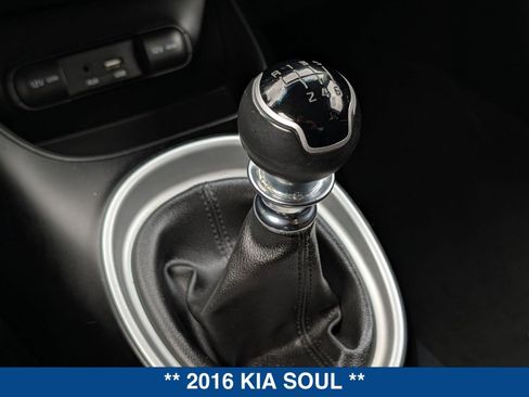 Used 2016 Kia Soul FWD image 29