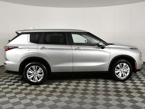 New 2026 Mitsubishi Outlander ES AWD/4WD image 5