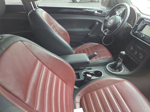Used 2012 Volkswagen Beetle 2.0T w/ Lamp & Wheel Pkg image 17