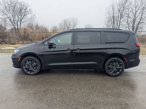 New 2026 Chrysler Pacifica Select image 6
