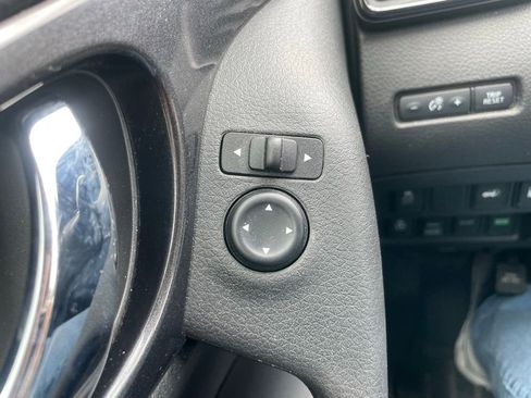 Used 2018 Nissan Rogue SV AWD/4WD image 47