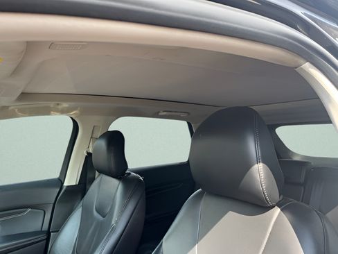 Used 2019 Ford Edge Titanium w/ Canadian Touring Package AWD/4WD image 9