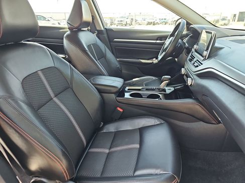 Used 2025 Nissan Altima 2.5 SR image 10