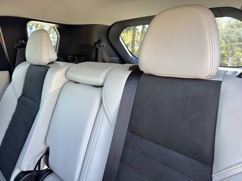 Used 2025 Mitsubishi Outlander SE image 15